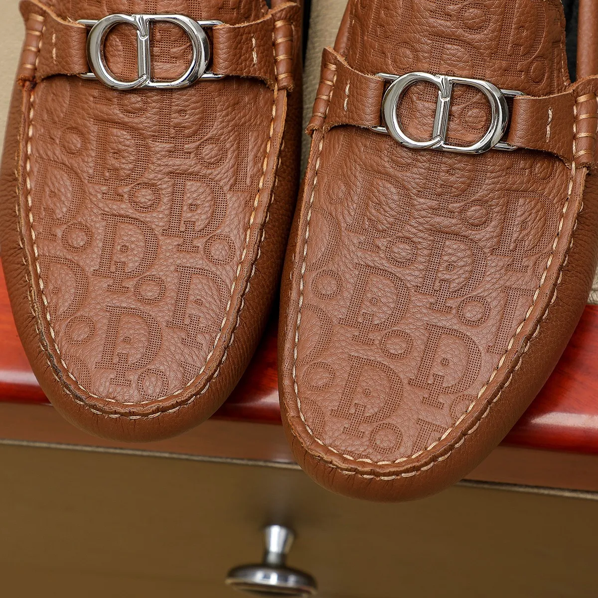 Men's shoes 💰380 🕷️🕷️[Dior] Dior's new casual men's shoes are launched in Hong Kong counters. Official website 1:1 production. Italian original first-layer cowhide + 🐷 leather lining. Designed by European and American masters. Perfect shape to create counter quality, solid color rubber wear-resistant outsole and classic dazzling toe! Super versatile and very comfortable. High-end without losing taste, fashionable and novel! ! Absolute focus! Colors available! Code number 38-44 (45.46 customized)